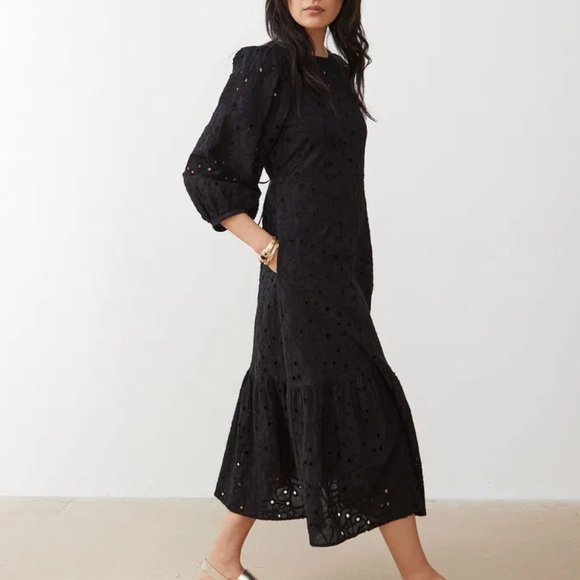 oliver Bonas Dresses & Skirts - OLIVER BONAS
Broderie Tiered Midi Dress, US size 2, New without tags